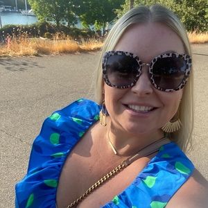 Meet your Posher, Leah